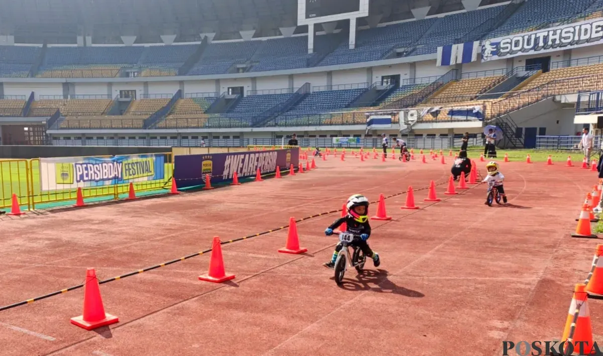Kegiatan Persibday di Stadion Gelora Bandung Lautan Api (GBLA), Kecamatan Gedebage, Kota Bandung. (Sumber: Poskota/Gatot Poedji Utomo)