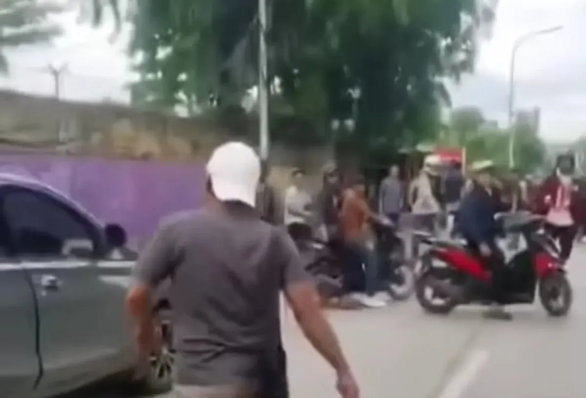Pasutri diduga jadi korban perampasan motor oleh oknum debt collector. (Sumber: jktinfoid)