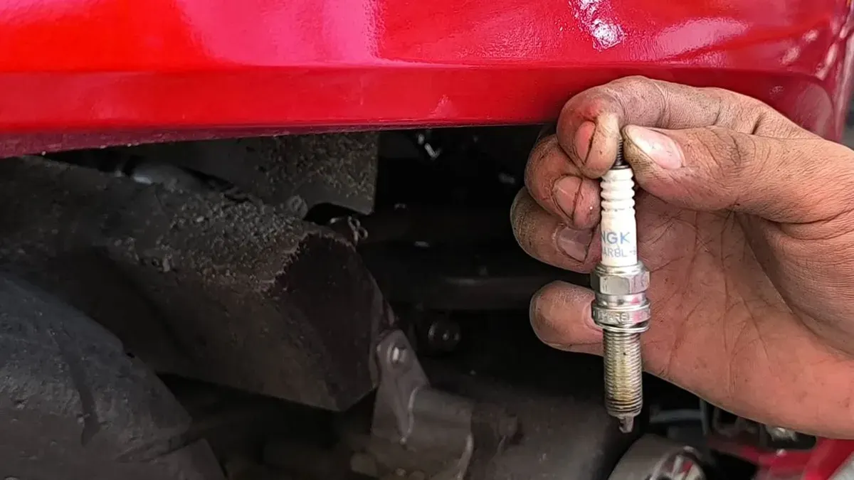 Busi motor melemah seiring waktu dapat memengaruhi performa dan keselamatan. (Sumber: Dok. WMS)