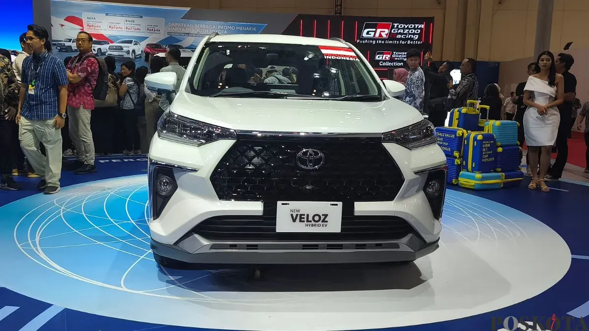 Mobil Toyota Veloz Hybrid di GJAW 2025, ICE BSD City, Kabupaten Tangerang. (Sumber: Poskota/Erwan Hartawan)