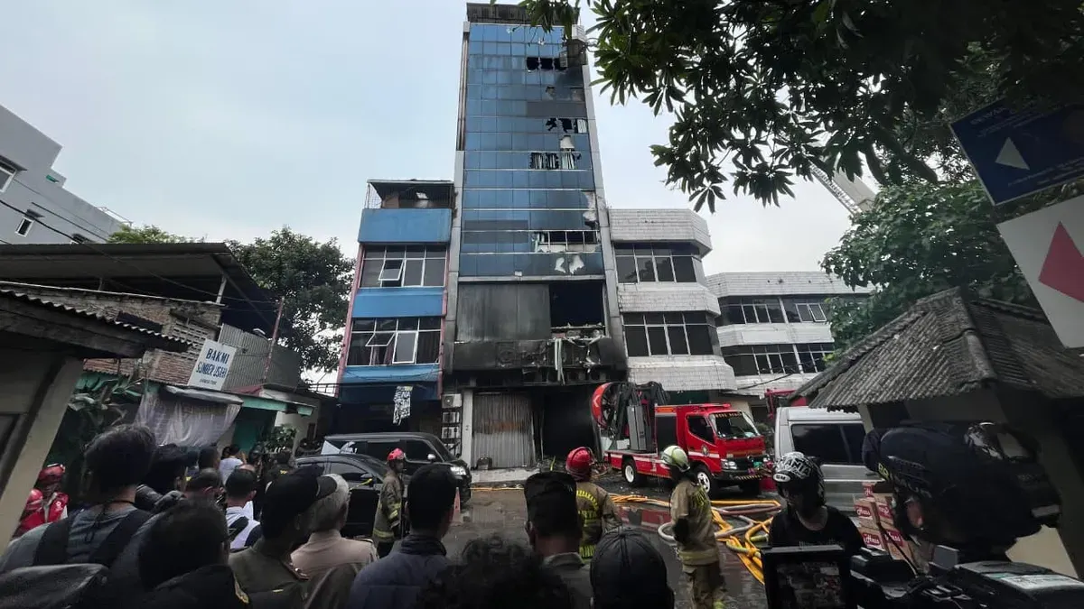 Kronologi kebakaran PT Terra Drone Kemayoran. (Sumber: Poskota/Pandi Ramedhan)