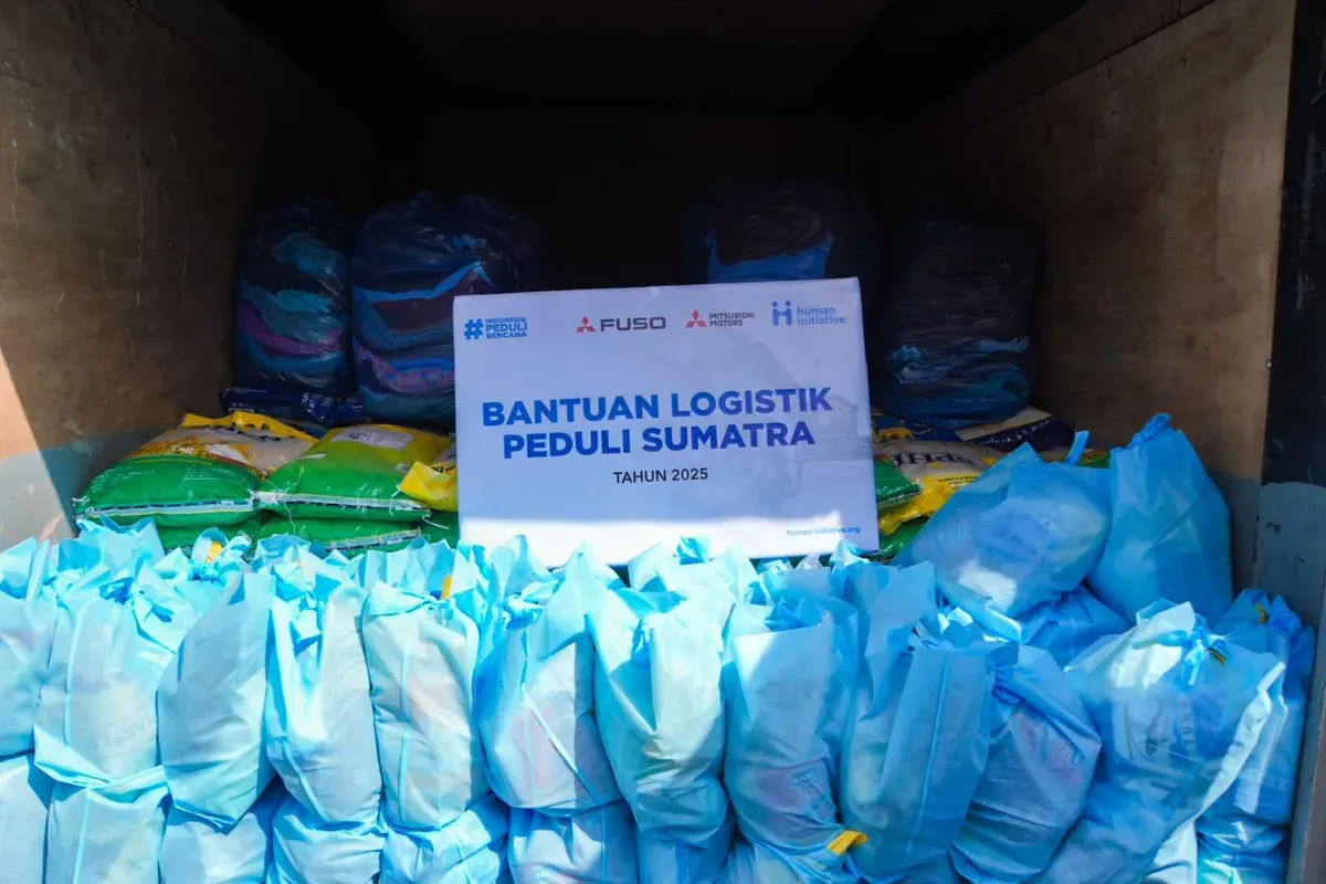 PT Krama Yudha Tiga Berlian Motors menyalurkan bantuan kemanusiaan ke beberapa titik yang dilanda bencana Sumatra. (Sumber: Dok PT KTB)
