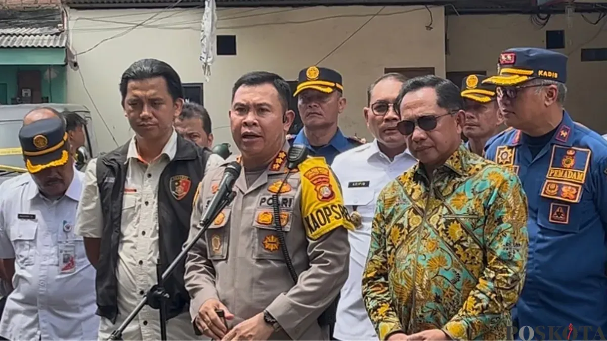 Kapolres Metro Jakarta Pusat, Kombes Susatyo Purnomo Condro saat meninjau Terra Drone, Jalan Letjen Suprapto, Cempaka Baru, Kemayoran, Rabu, 9 Desember 2025. (Sumber: Poskota/Pandi Ramedhan)