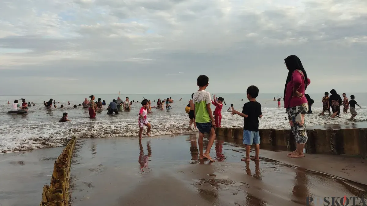 Pengelola tempat wisata di Kabupaten Lebak dilarang menaiki harga tiket saat momentum Nataru. (Sumber: Poskota/Samsul Fatoni)