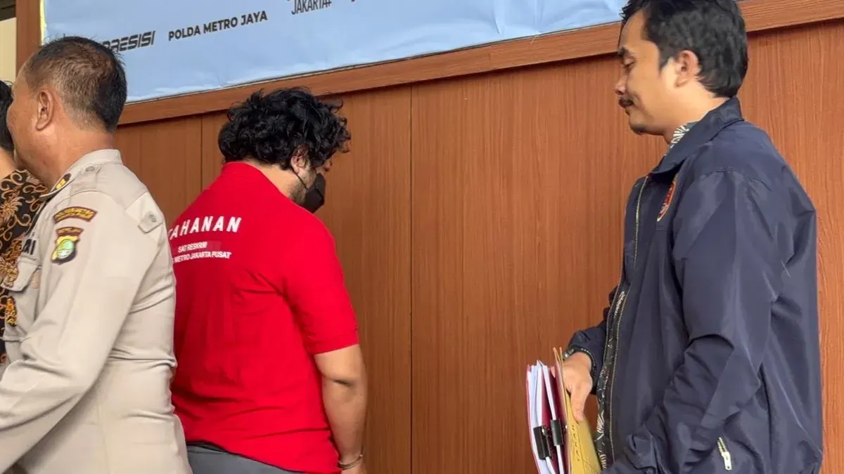 Direktur Utama PT Terra Drone Indonesia, Michael Wisnu Wardhana, resmi ditetapkan sebagai tersangka dalam kasus kebakaran maut yang menewaskan puluhan orang di gedung perusahaan tersebut di Kemayoran, Jakarta Pusat. (Sumber: Poskota/Ali Mansur)