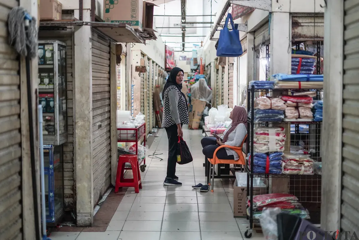Suasana sepi Pasar Gondangdia, Menteng, Jakarta. (Sumber: Poskota/Bilal Nugraha Ginanjar)