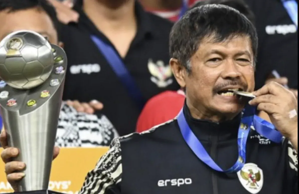 Ketua BTN PSSI Sumardji menyampaikan keterangan pers terkait pengakhiran kerja sama Indra Sjafri sebagai pelatih Timnas Indonesia U-23 usai SEA Games 2025. (Sumber: Instagram/@indrasjafri_coach)