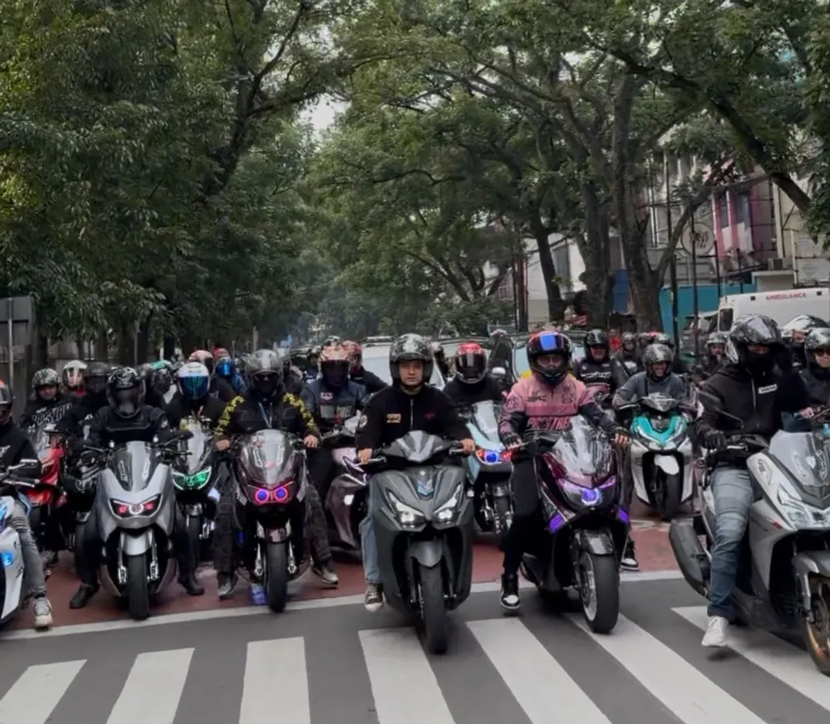 Ribuan bikers ramaikan MAXI Drag Combat di Bandung. (Sumber: Yamaha)