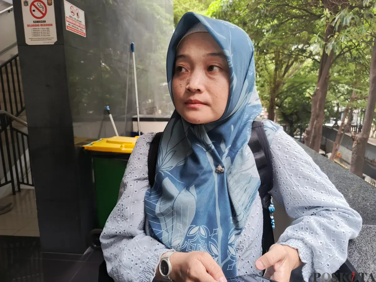 Krisna Dwi Safitri, kuasa hukum Rian Hidayat, nasabah BNI yang dananya senilai Rp6,5 miliar diblokir. (Sumber: POSKOTA | Foto: Ali Mansur)
