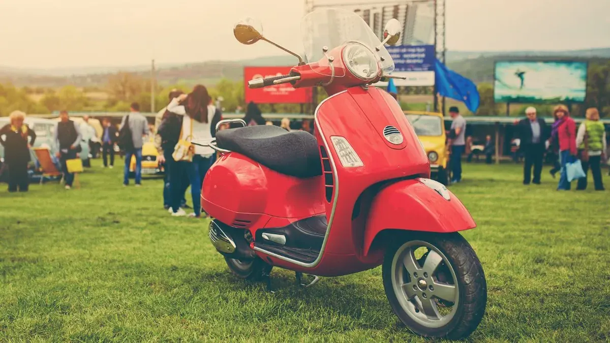 Motor Vespa matic masih jadi incaran banyak orang. (Sumber: Freepik/@arthurhidden)