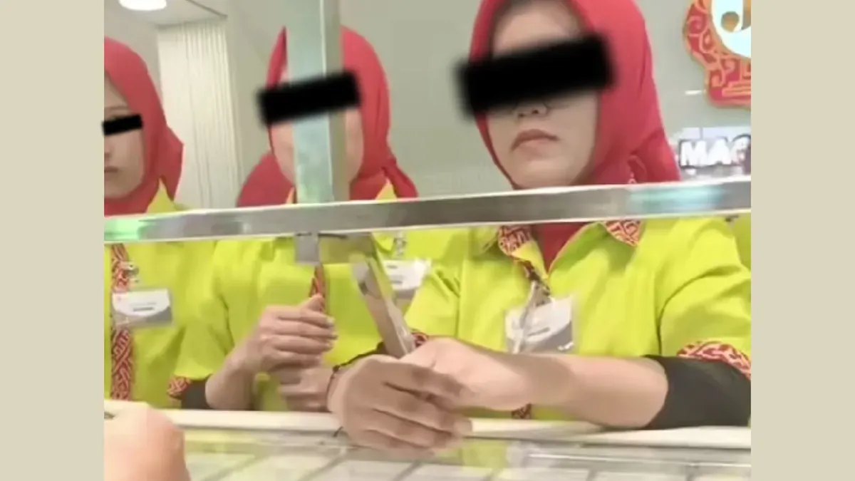 Viral! pembeli protes toko emas minta tambahan uang (Sumber: TikTok/@mermaidaquariumgirl)