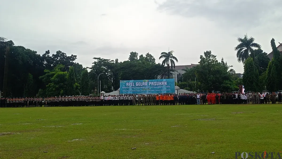 Personel ikuti apel gelar pasukan Operasi Lilin Lodaya 2025 di Lapangan Tegar Beriman, Cibinong, Jumat 19 Desember 2025. (Sumber: Poskota/Giffar Rivana)
