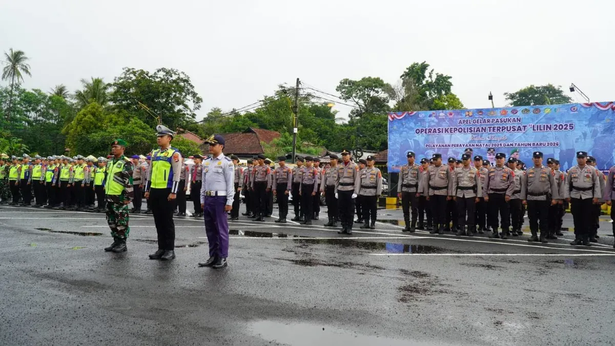 Ratusan personil gabungan saat mengikuti upacara gelar pasukan di Mapolres Pandeglang. (Sumber: Dok. Polres Pandeglang)