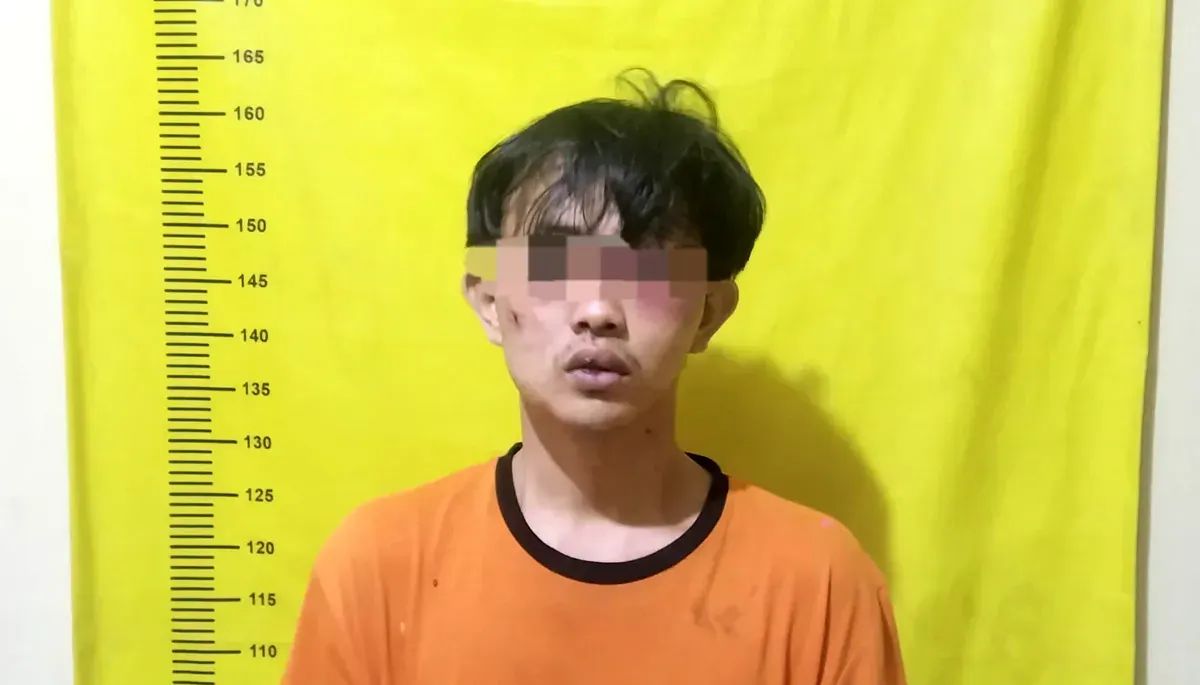 Pelaku Curanmor saat diamankan di Polsek Cipondoh. (Sumber: Dok. Polsek Cipondoh)