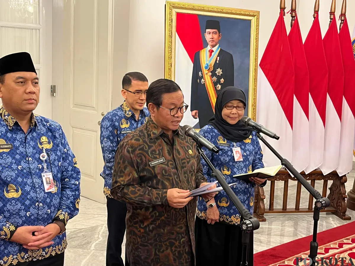 Gubernur Jakarta Pramono Anung saat menyampaikan pernyataan kepada awal media di Balai Kota Jakarta, Senin, 22 Desember 2025. (Sumber: Poskota/M. Tegar Jihad)
