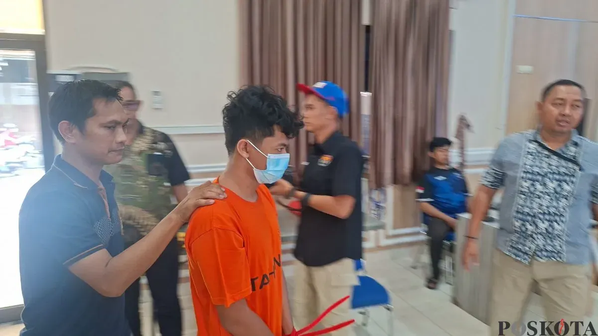 Tersangka teror bom sekolah-sekolah di Depok. (Sumber: Poskota/Angga Pahlevi)