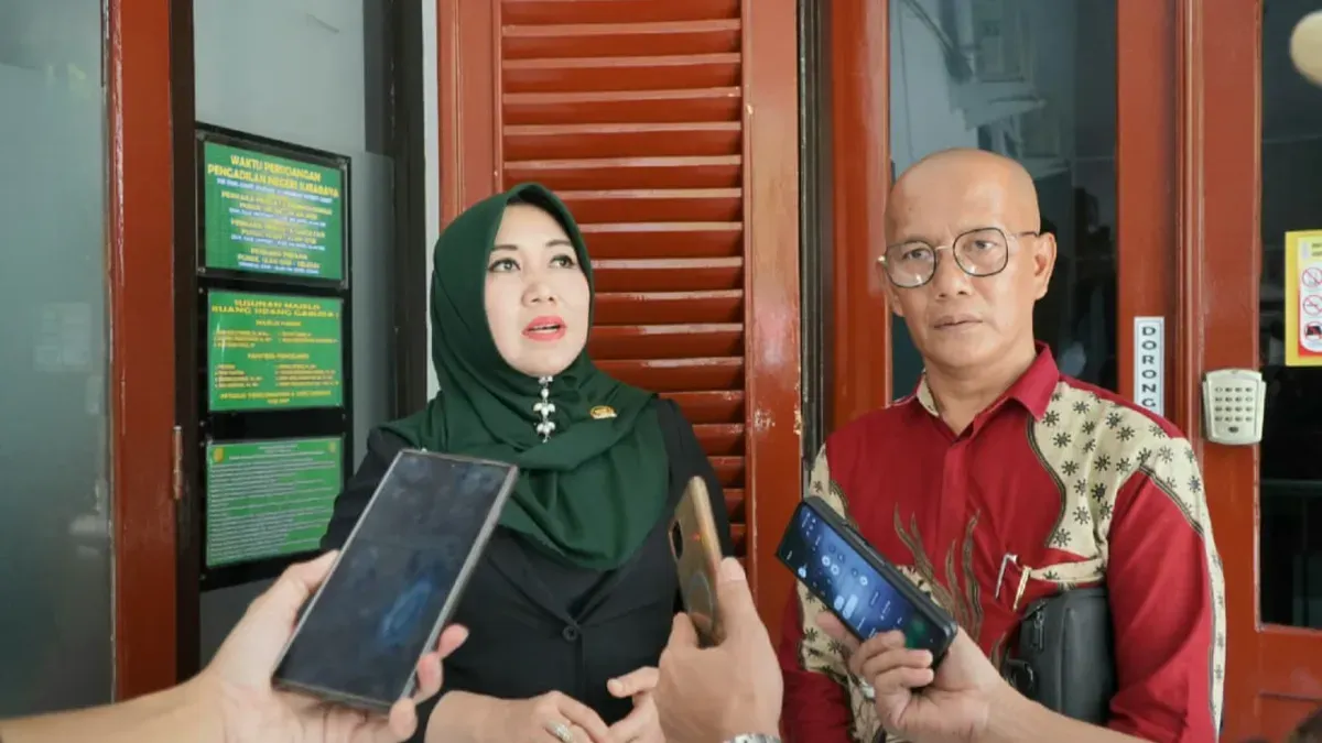 Lia Istifhama, anggota DPD RI menyoroti peristiwa pengusiran nenek Elina Widjajanti dari rumahnya di Dukuh Kuwuhan 27, Kelurahan Lontar, Sambikerep, Surabaya, Jawa Timur. (Sumber: Istimewa)