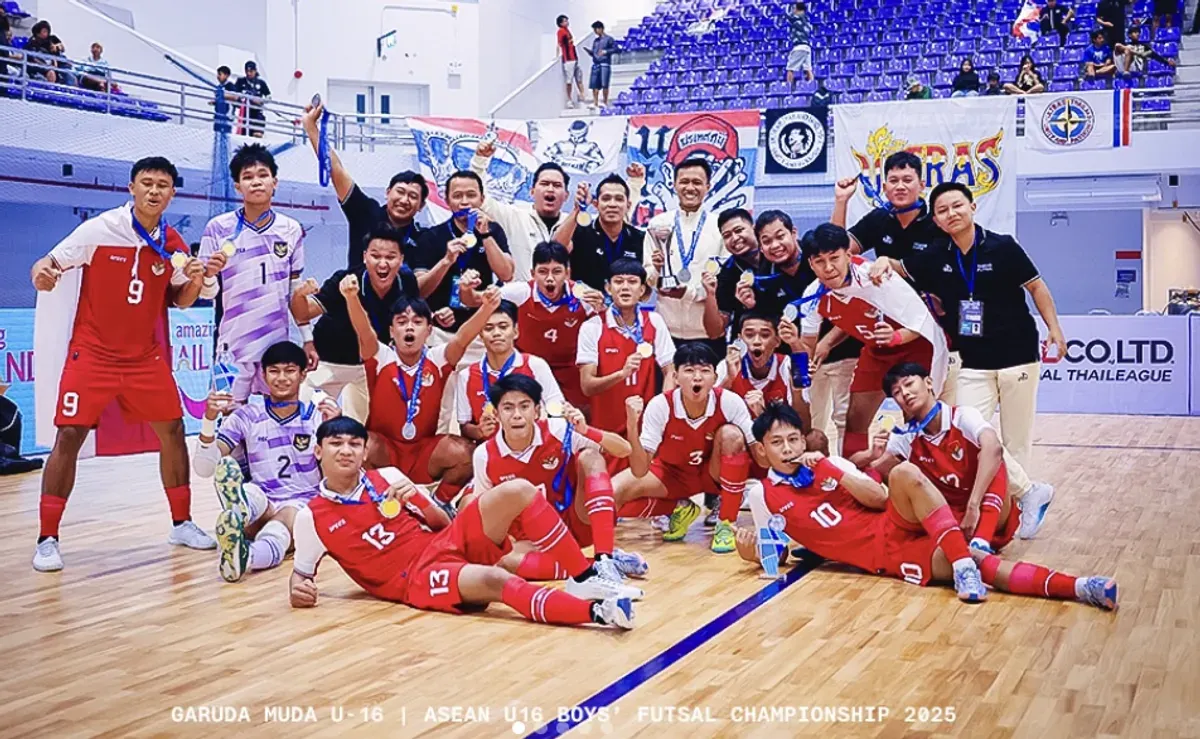 Garuda Muda ASEAN U-16 Boys Futsal Championship 2025 usai menaklukkan Thailand 4-3 di Nonthaburi Hall. (Sumber: Instagram/@timnasfutsal)