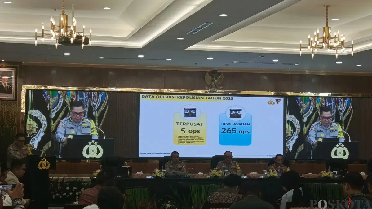 Asisten Utama Operasi Kapolri Komjen Fadil Imran menyampaikan capaian tersebut dalam Rilis Akhir Tahun Mabes Polri di Jakarta Selatan, Selasa, 30 Desember 2025. (Sumber: Poskota/Ali Mansur)