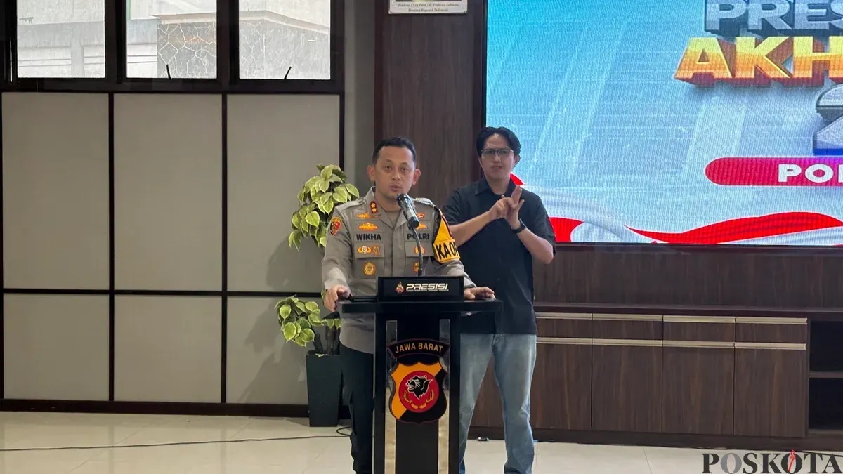 Kapolres Bogor AKBP Wikha Ardilestanto saat menyampaikan capaian akhir tahun 2025 di Cibinong, Rabu 31 Desember 2025. (Sumber: Poskota/Giffar Rivana)