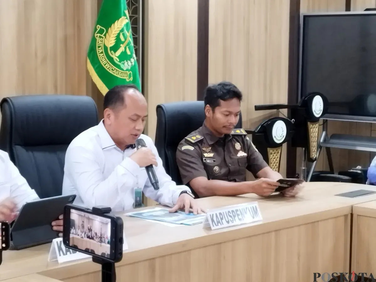 Kepala Pusat Penerangan Hukum Kejaksaan Agung, Anang Supriatna, dalam konferensi pers Capaian Kinerja Kejaksaan Tahun 2025, Rabu, 31 Desember 2025. (Sumber: Poskota/Ali Mansur)