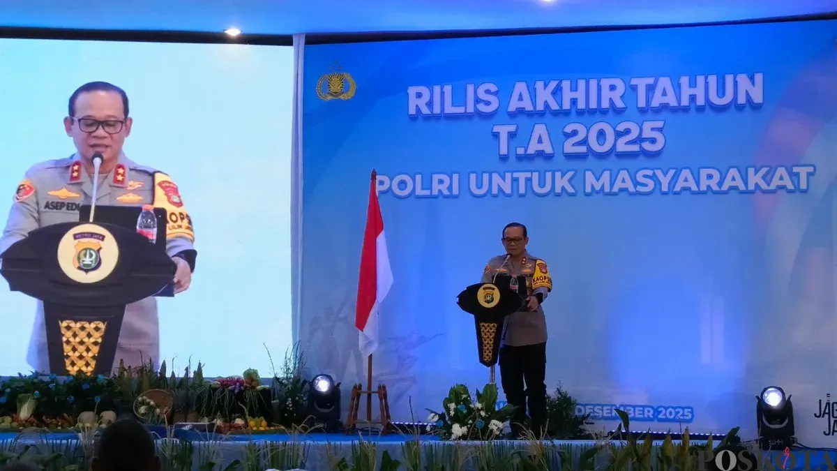 Kapolda Metro Jaya, Irjen Pol Asep Edi Suheri saat memaparkan RAT 2025 di Gedung BPMJ, Jakarta Selatan, Rabu, 31 Desember 2025. (Sumber: Poskota/Ali Mansur)