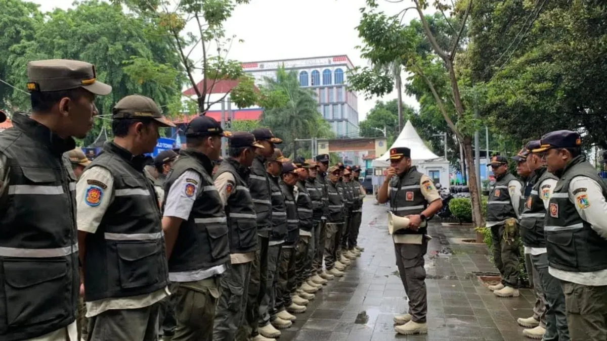 Satpol PP Jakarta Barat mengerahkan ratusan personil untuk mengamankan kegiatan pergantian tahun di sejumlah lokasi titik kegiatan. (Sumber: Istimewa)