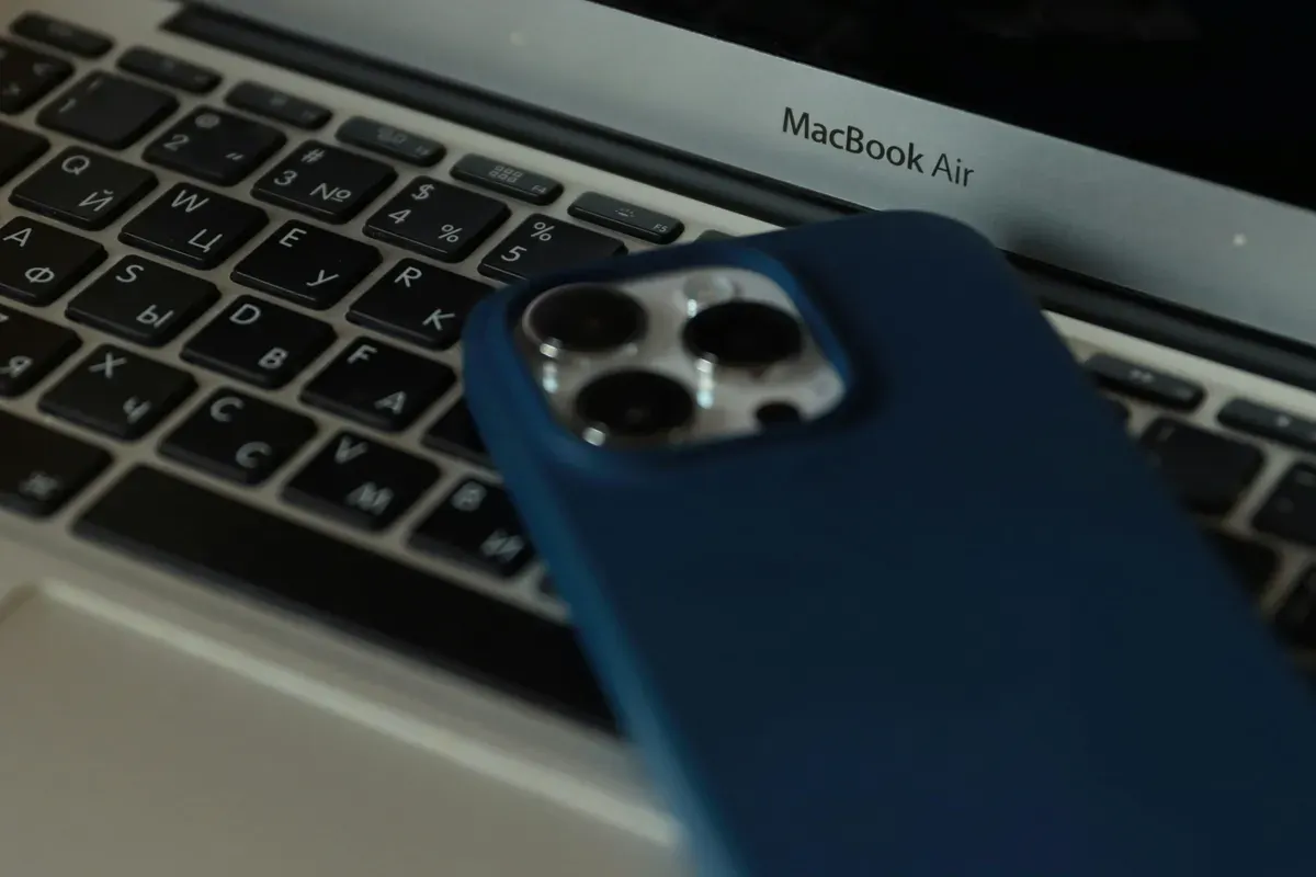 Ilustrasi iPhone. (Sumber: Pexels/Efrem Efre)