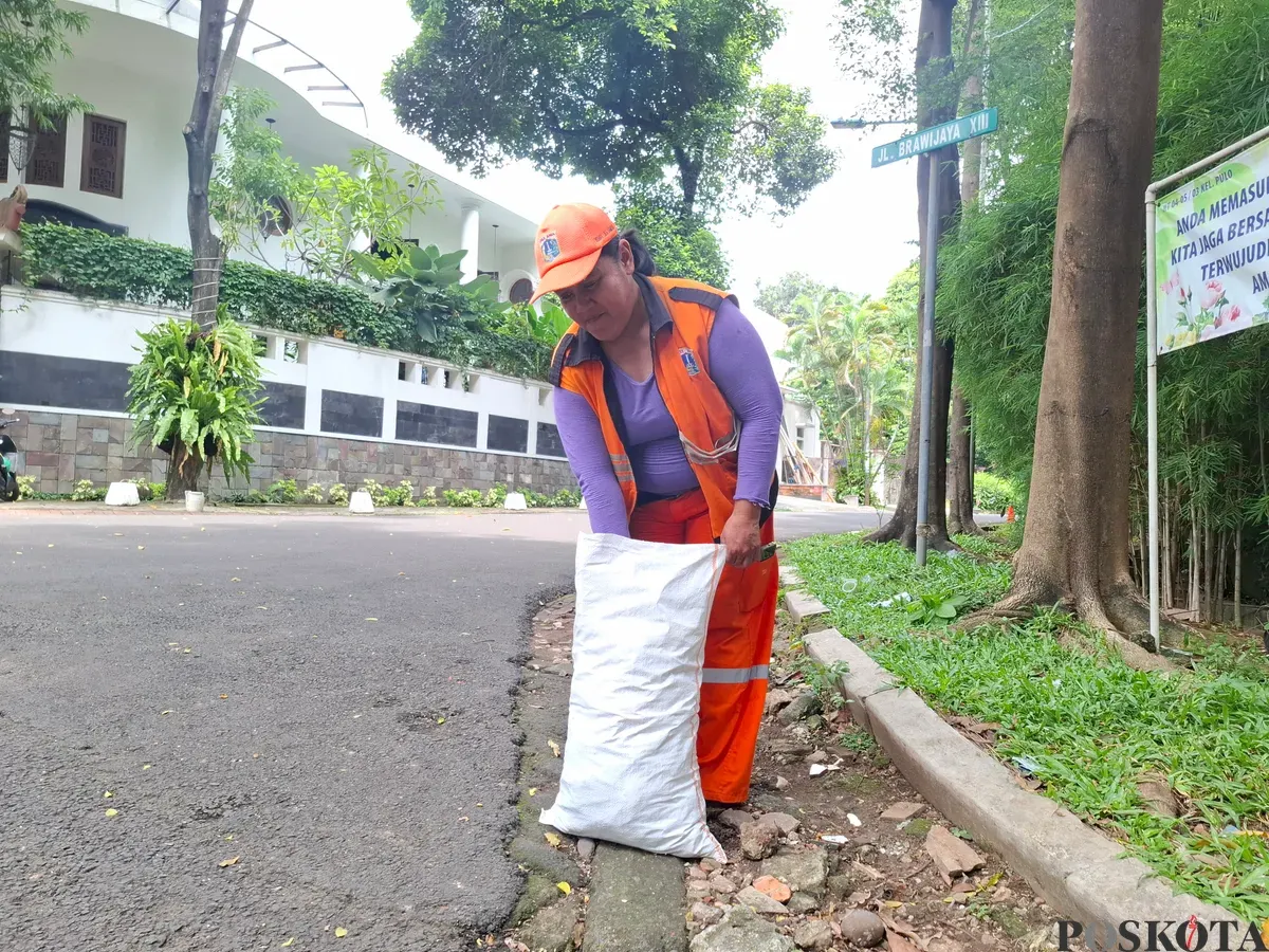 Ilustrasi potret pekerja PPSU DKI Jakarta. (Sumber: Poskota/Angga Pahlevi)