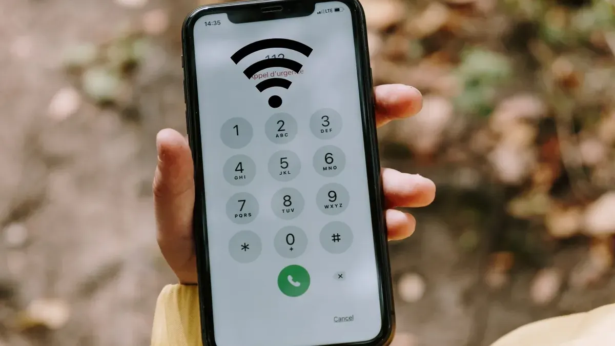 Sambungkan internet WiFi ke HP android. (Canva)
