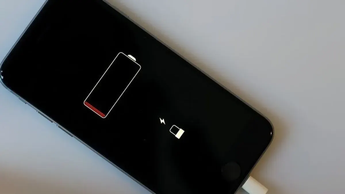 Cara mengatasi HP iPhone yang tidak ada tanda petir saat mengisi daya (Sumber: Pinterest/apple.news)