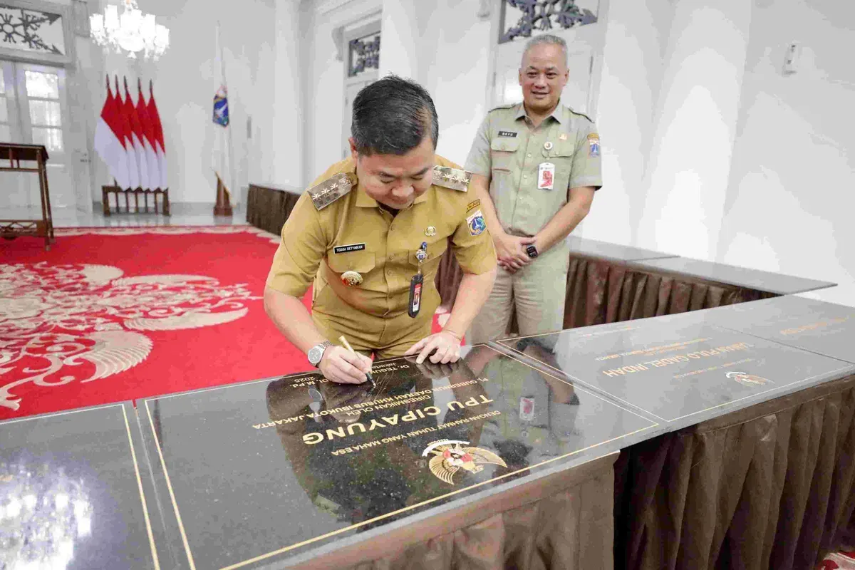 Pj Gubernur Jakarta Teguh Setyabudi melakukan meresmikan RTH dan TPU, Senin, 3 Februari 2025. (Sumber: Dok. Kominfotik)