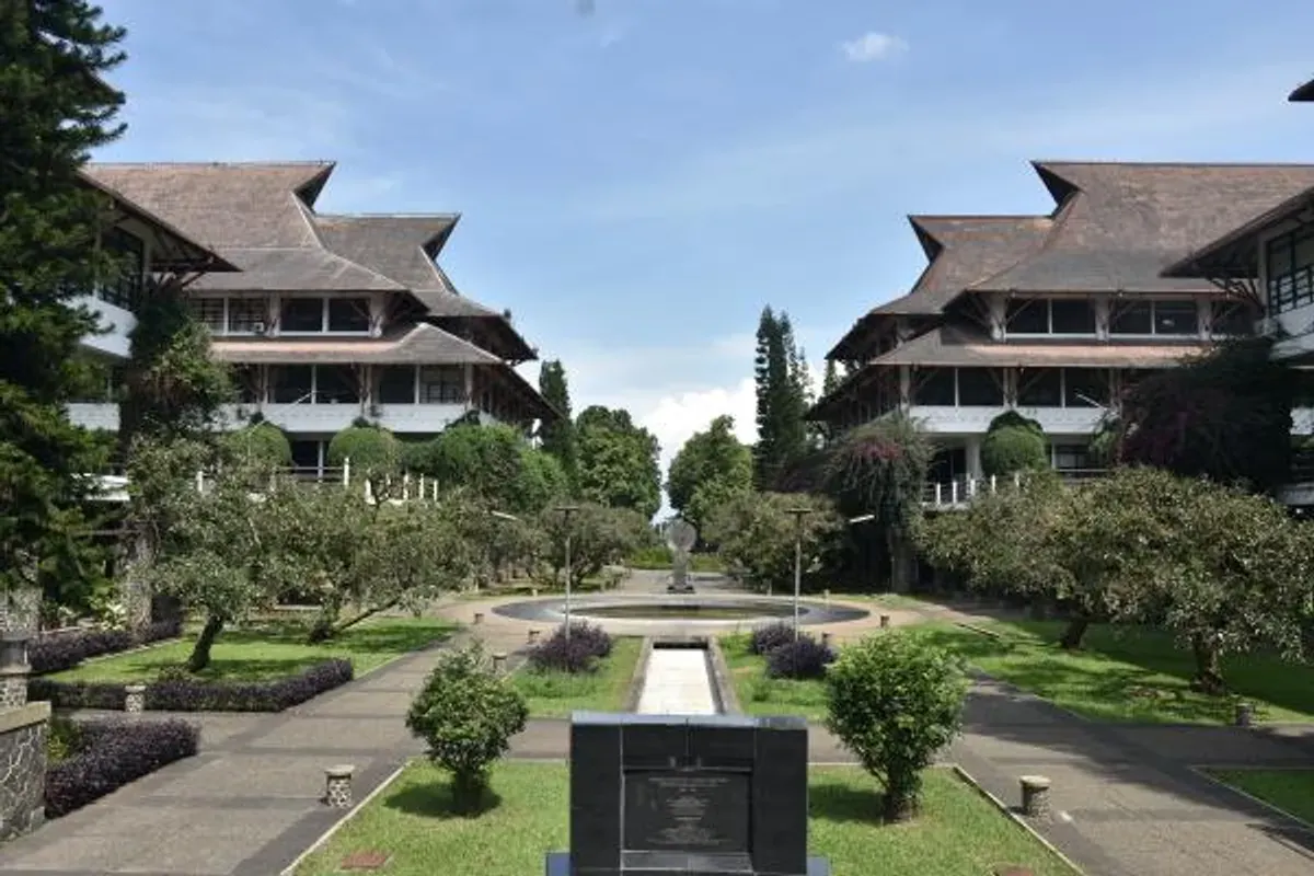 kampus ITB, universitas terbaik di Bandung. (Sumber: itb.ac.id)