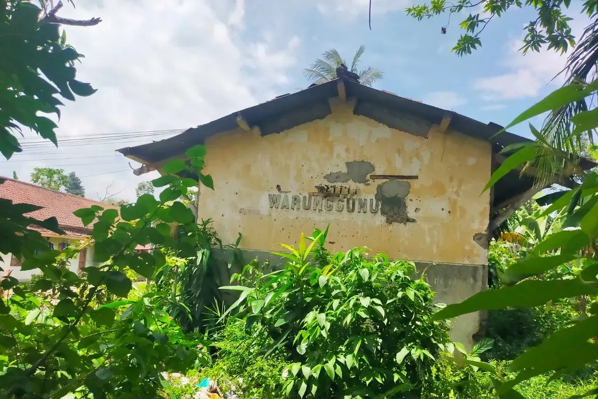 Salah satu stasiun KA di jalur Rangkasbitung-Labuan yang bakal diaktifkan kembali. (Sumber: Dok. Warga)