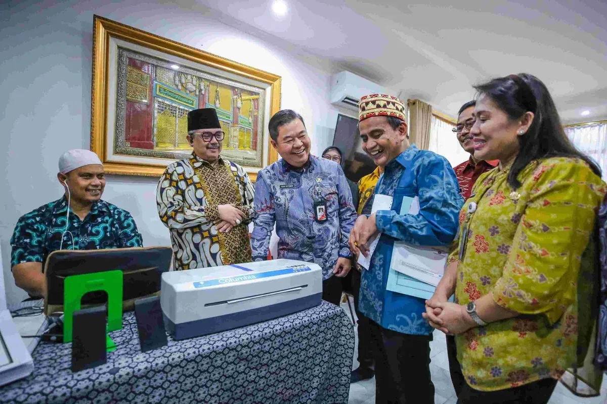 Pj Gubernur Jakarta Teguh Setyabudi meluncurkan Program Pengembangan Usaha Mikro, Kecil, dan Menengah (UMKM) Disabilitas Netra di Jalan Fatmawati Raya, Cilandak Barat, Jakarta Selatan, Kamis, 6 Februari 2024. (Sumber: Dok. Kominfotik)