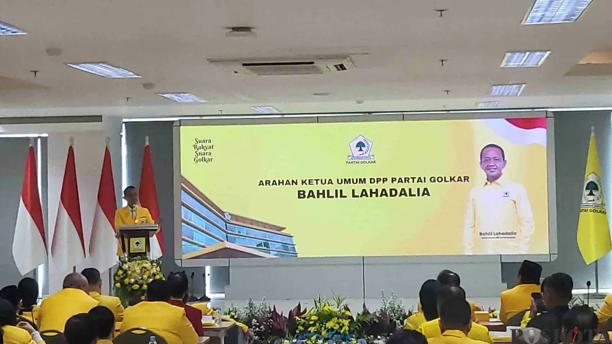 Ketua Umum (Ketum) saat sambutan di acara Rakernas Partai Golkar di wilayah Jakarta Barat, Sabtu, 8 Februari 2025. (Sumber: Poskota/Pandi Ramedhan)