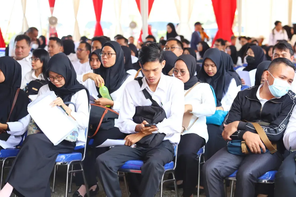 Peluang emas bagi lulusan SMA/SMK! CPNS 2025 membuka berbagai formasi yang bisa Anda lamar. Simak daftarnya! (Sumber: UNILA)