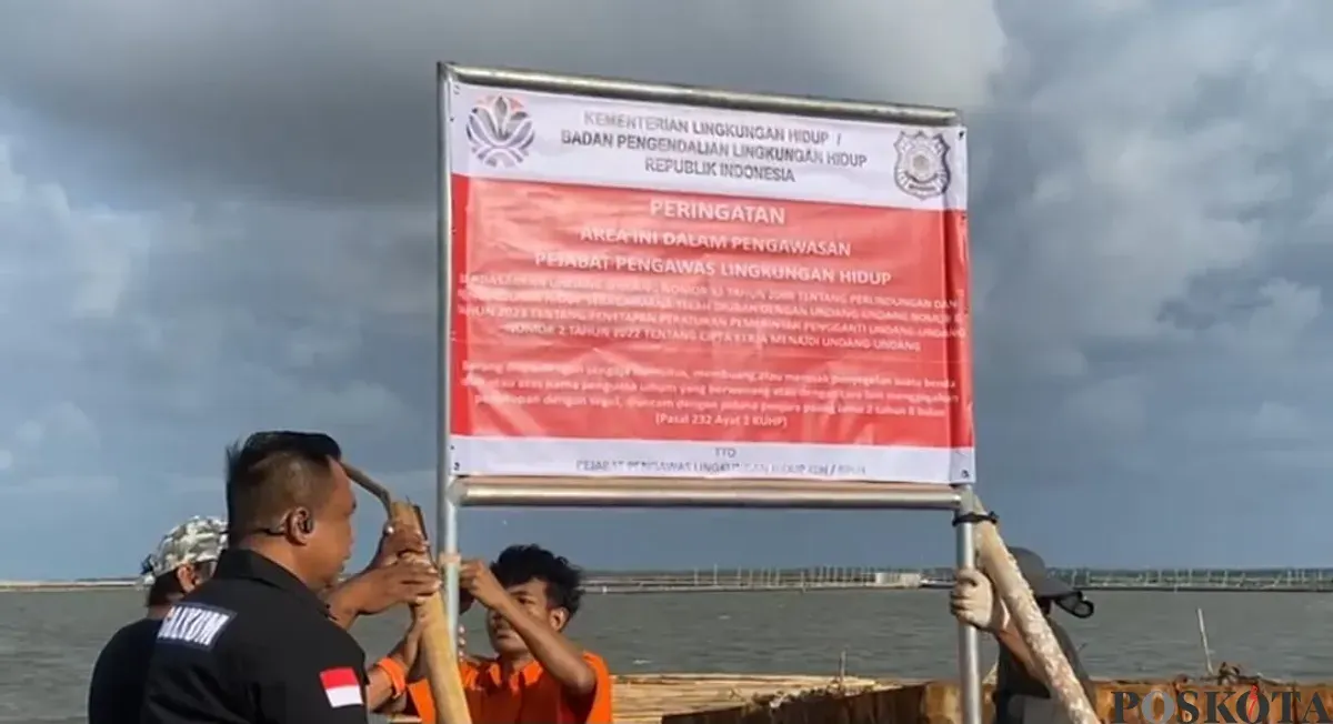 KLHK menyegel area reklamasi PT. TRPN di kampung Pal Jaya, Tarumajaya, Kabupaten Bekasi, 30 Januari 2025. (Sumber: Poskota/Ihsan Fahmi)