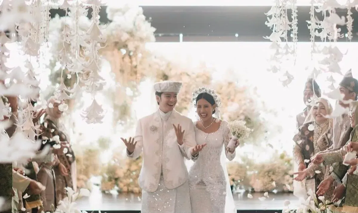 Angga Yunanda dan Shenina Cinnamon menikah. (Sumber: Instagram/@angga)