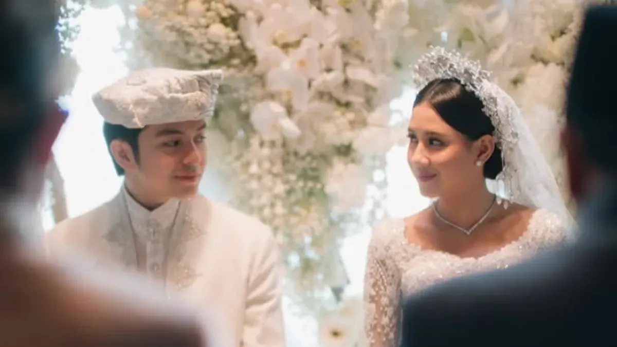 Angga Yunanda dan Shenina Cinnamon resmi menikah. Pasangan selebriti ini membuat penggemar terkejut dan patah hati dengan kabar bahagia mereka. (Sumber: Instagram/@angga)