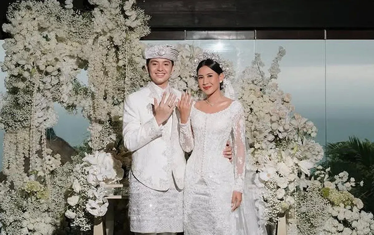 Harga pakaian pengantin Angga Yunanda dan Shenina Cinnamon menikah. (Sumber: Instagram/@angga)