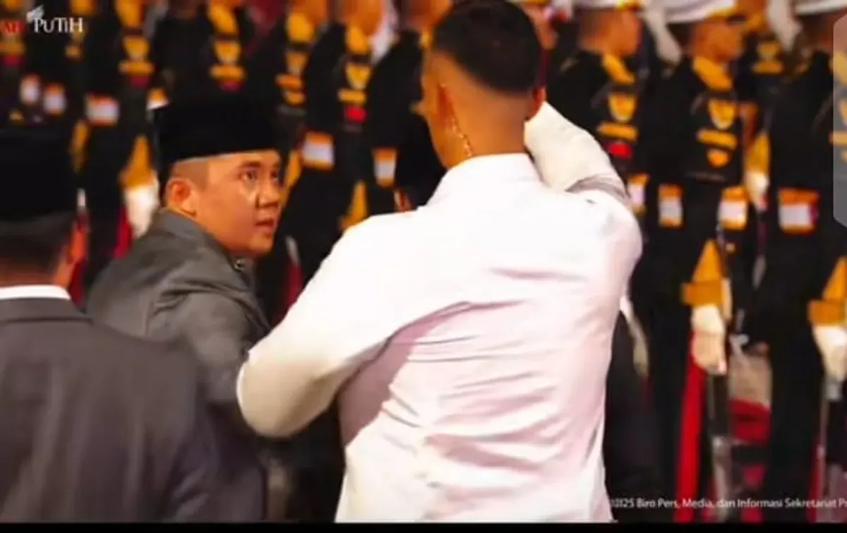Mayor Teddy tegur Paspampres.(Sumber: Youtube/Sekretariat Presiden)
