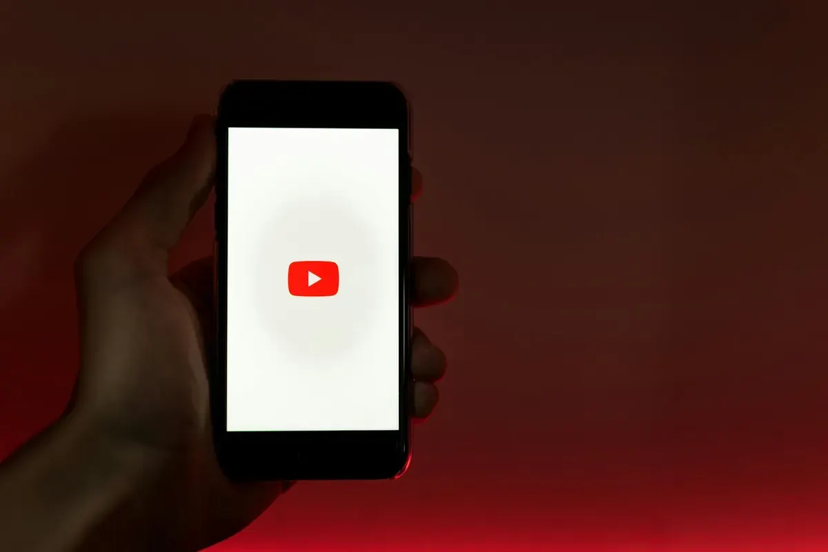 Ketahui bagaimana solusi YouTube usang di perangkat Android atau iOS (Sumber: Pexels/Szabó Viktor)