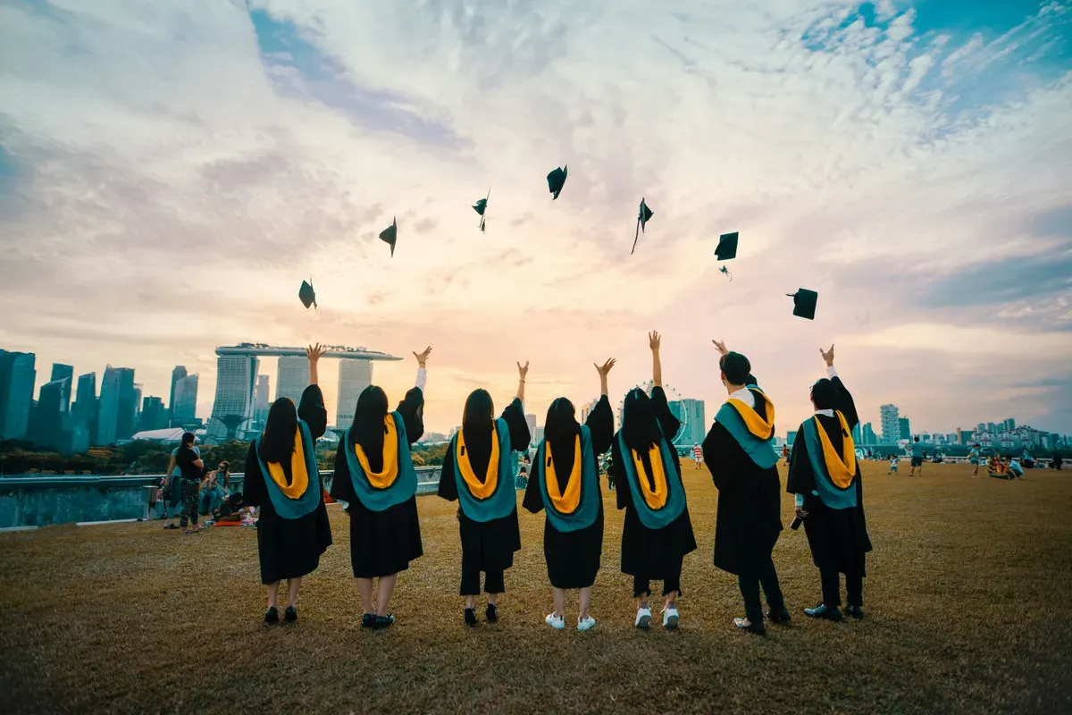 KIP Kuliah 2025 Sudah Dibuka, Daftar dan Dapatkan Bantuan hingga Rp12 Juta (Sumber: Unsplash/Pang Yuhao)