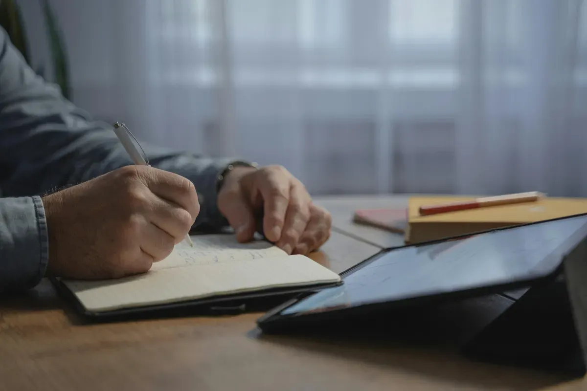 Faktor pengajuan KUR BRI 2025 tidak cair. (Sumber: Pexels/Tima Miroshnichenko)