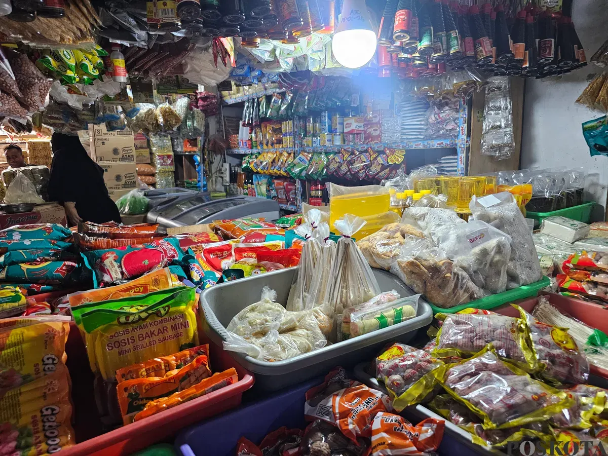 Kios sembako milik Meni di Pasar Gudang Tigaraksa, Selasa, 18 Februari 2025. (Sumber: Poskota/Veronica Prasetio)