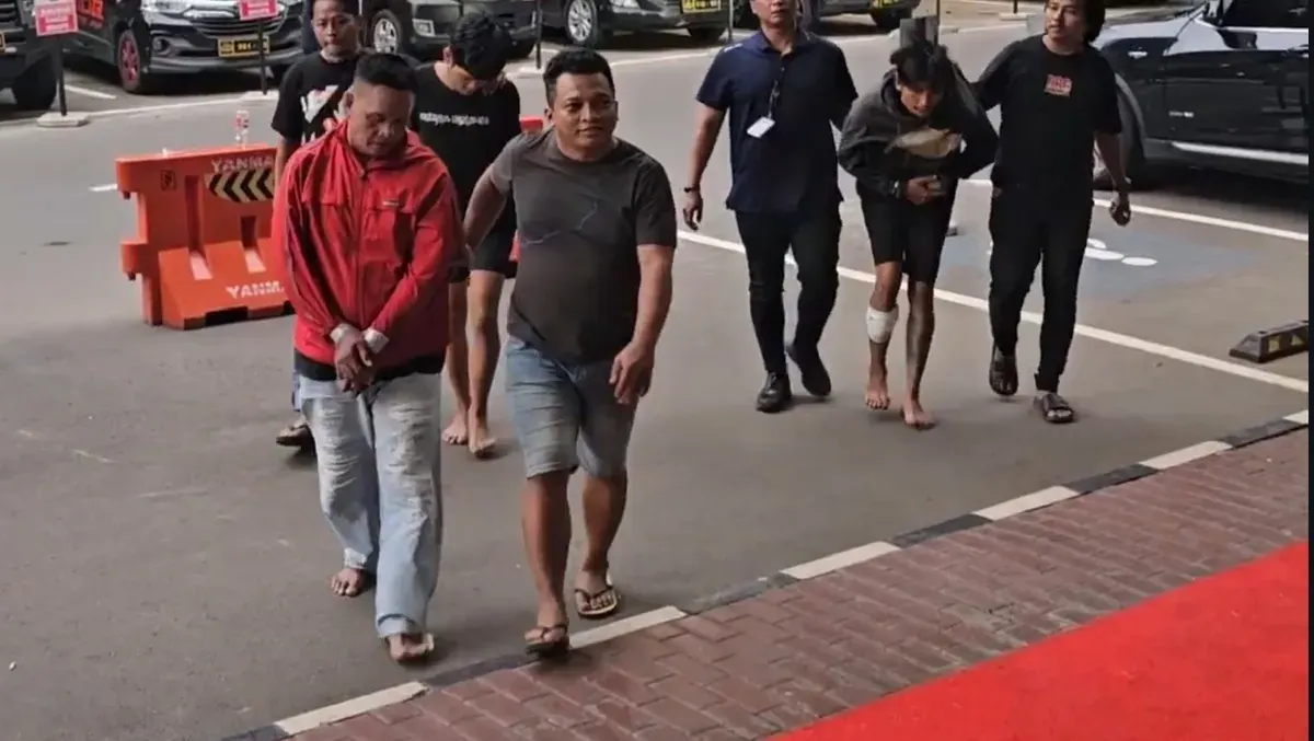 Resmob Ditreskrimum Polda Metro Jaya membekuk empat orang begal sadis yang beraksi di wilayah Cibinong, Kabupaten Bogor, Jawa Barat. (Sumber: Dok. Humas Polda Metro Jaya)