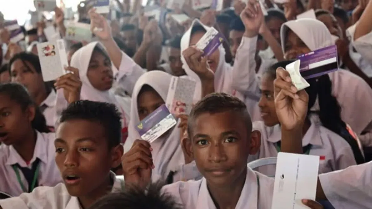 Ilustrasi siswa yang menerima dana bansos PIP 2025. (Sumber: Kemdikbud)