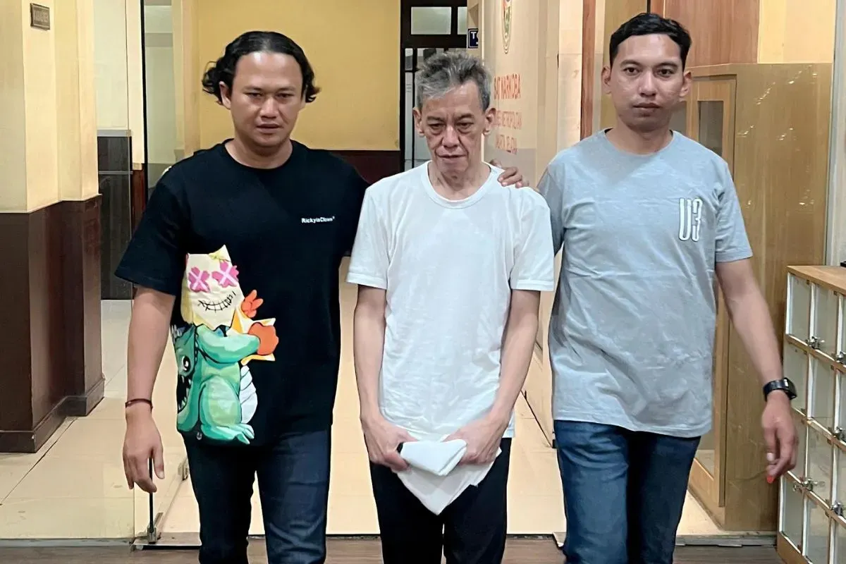 Polisi menangkap musisi Fariz RM terkait dugaan penyalahgunaan narkoba. (Sumber: Dok. Polres Metro Jakarta Selatan)