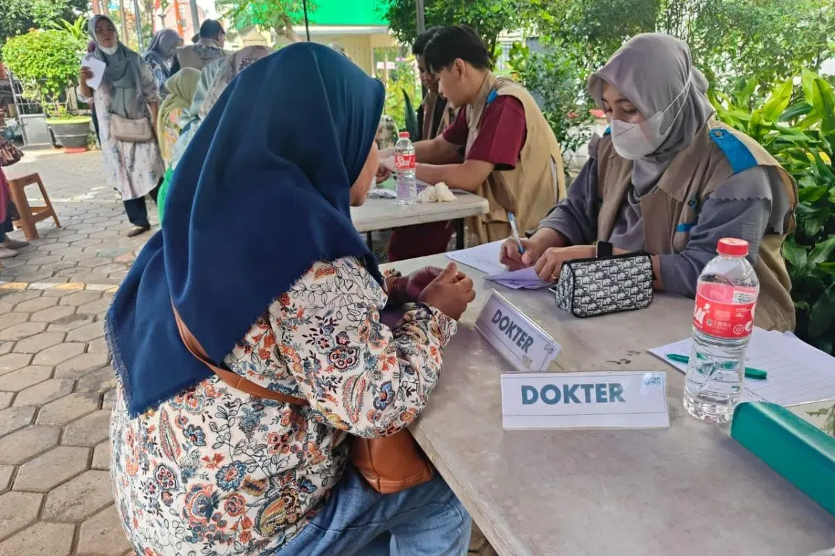 Program Kesehatan Masyarakat Keliling (Prokesmasling) YBM PLN UID Jakarta Raya di Kantor Lurah Karet Tengsin, Jakarta Pusat. (Sumber: Dok. PLN UID Jakarta Raya)